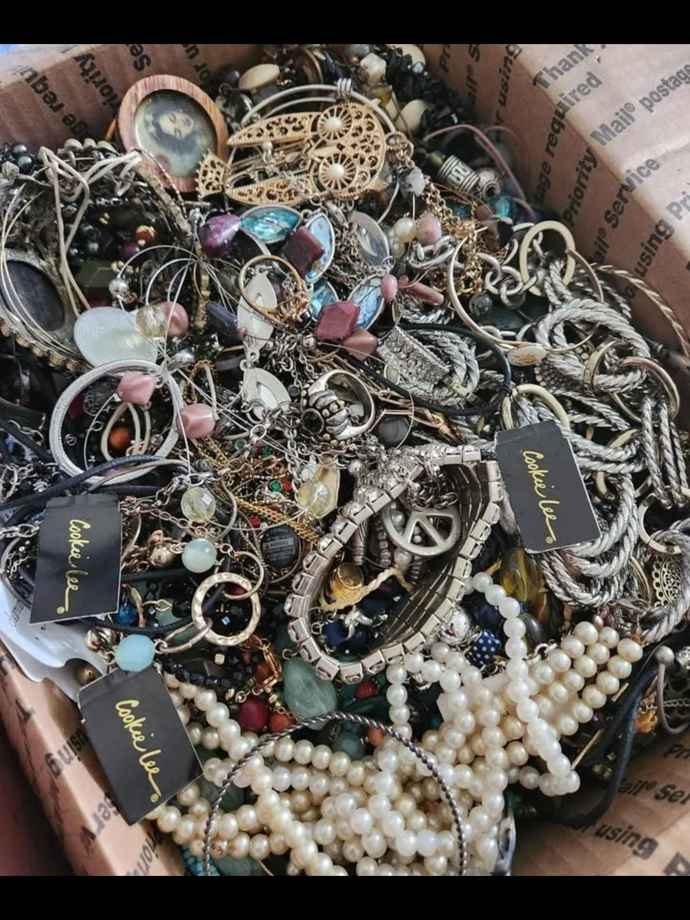 3 pounds jewelry lot costume vintage rings necklaces bracelets earrings pins